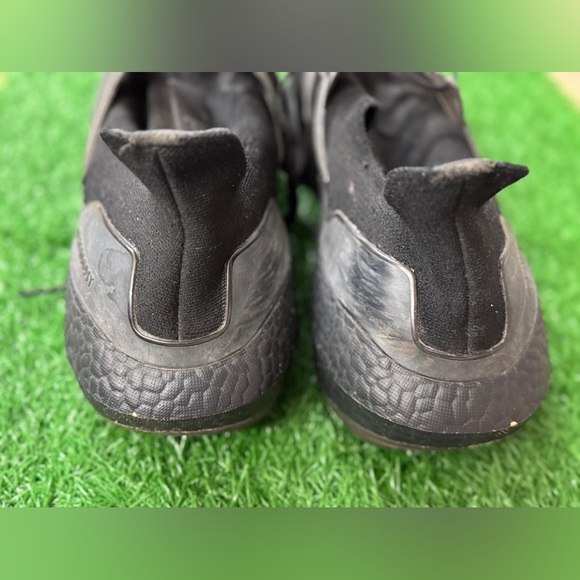 Adidas Ultra Boost 22
Triple Black Size‎ 17 - Picture 4 of 8